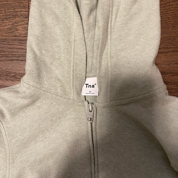 Aritzia Cropped ZipUp - Picture 2 of 2